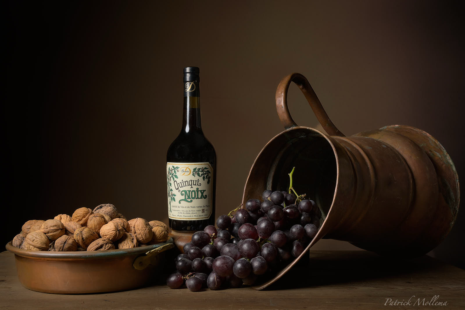 Quinqui walnuts and grapes.jpg
