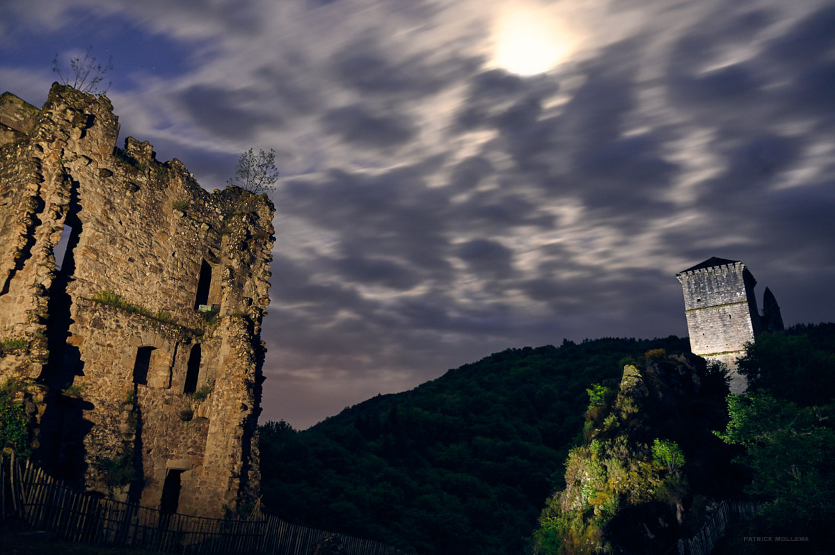 Tours de Merle la nuit.jpg